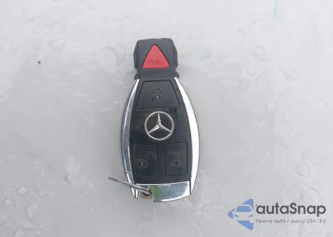 2016 Mercedes-Benz C 300 4Matic из США, поврежденный, VIN 55SWF4KB3GU101946